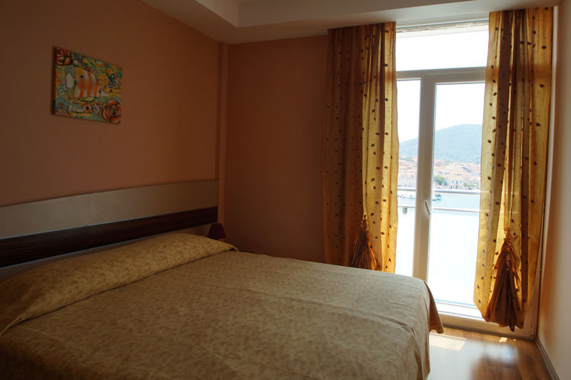 Hotel Posejdon ヴェラ・ルカ エクステリア 写真